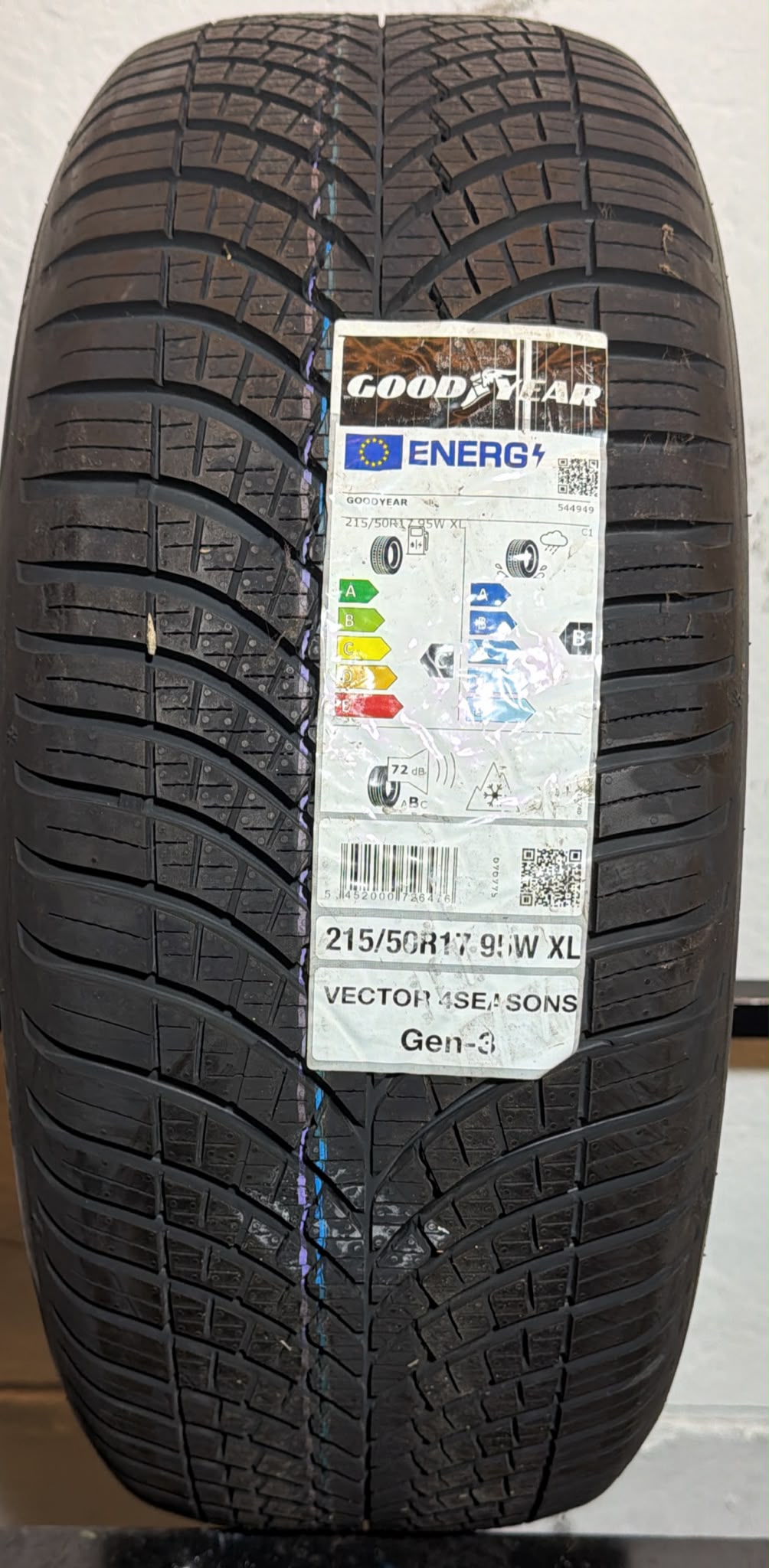 Goodyear VECTOR 4 SEASONS GEN-3 XL 215/50 R17